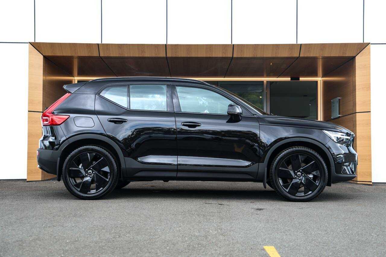 Volvo  XC40 Black Edition Ultra, B4 AWD Mild hybrid, Petrol