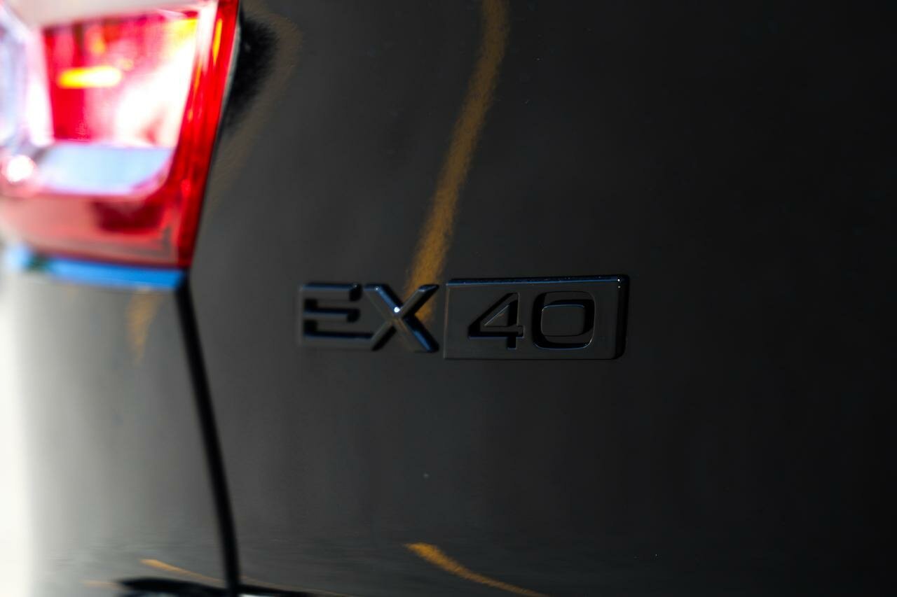 Volvo  XZ MY25 Black Edition AWD