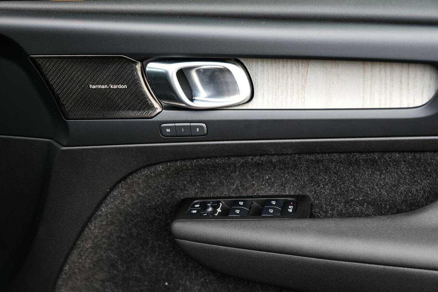 Volvo  XC40 Inscription, T4 Petrol AWD (140 kW)