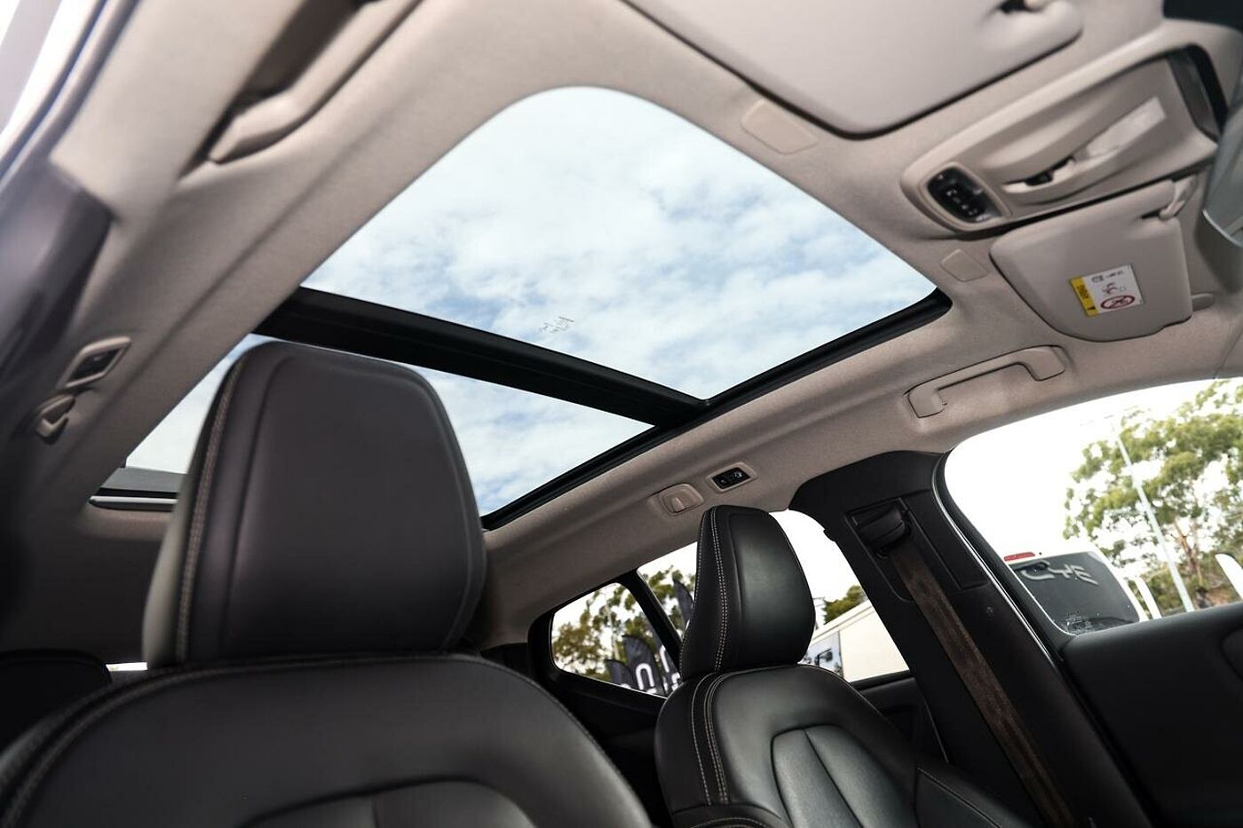 Volvo  XC40 Inscription, T4 Petrol AWD (140 kW)