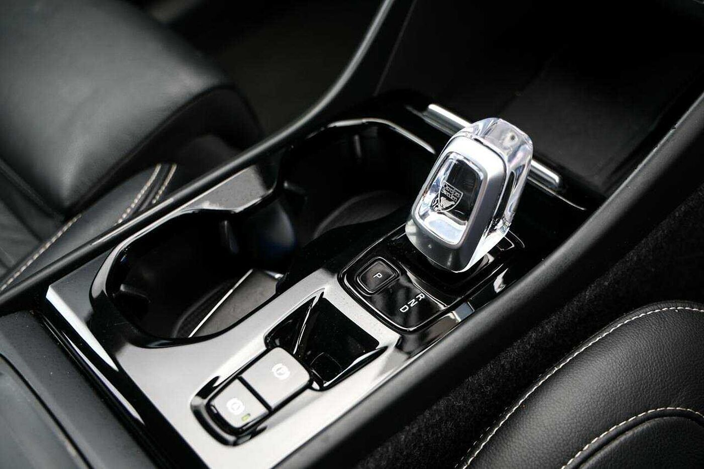 Volvo  XC40 Inscription, T4 Petrol AWD (140 kW)
