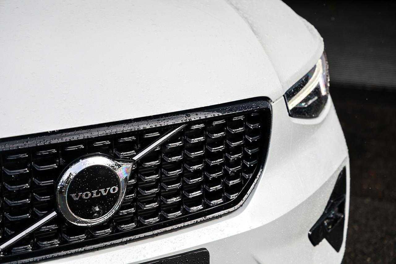 Volvo  XC40 Ultra, B4 AWD Mild hybrid, Petrol, Dark