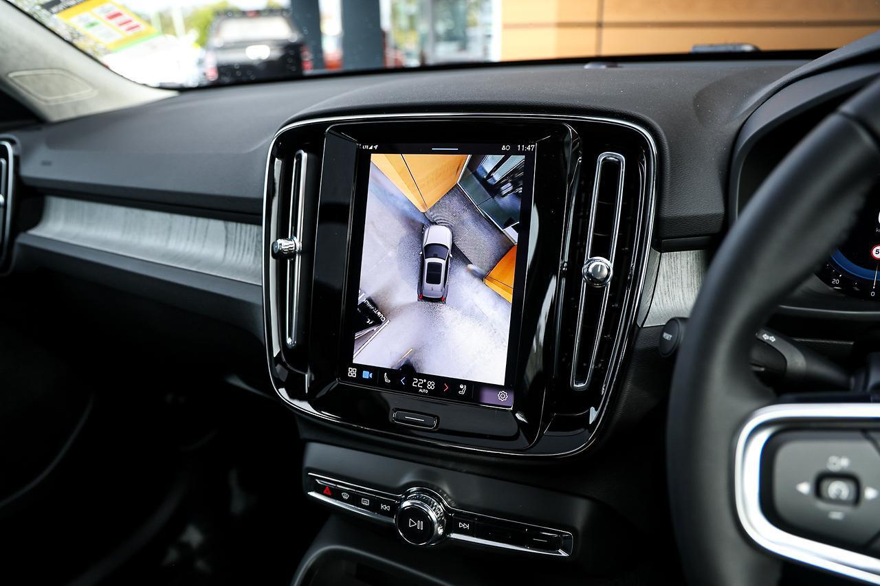Volvo  XC40 Ultra, B4 AWD Mild hybrid, Petrol, Dark