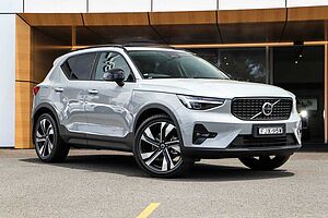 Volvo  XC40 Ultra, B4 AWD Mild hybrid, Petrol, Dark