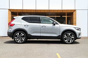 Volvo  XC40 Ultra, B4 AWD Mild hybrid, Petrol, Dark