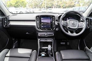 Volvo  XC40 Ultra, B4 AWD Mild hybrid, Petrol, Dark