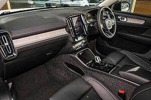 Volvo  XC40 Ultra, B4 AWD Mild hybrid, Petrol, Dark