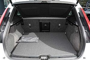Volvo  XC40 Ultra, B4 AWD Mild hybrid, Petrol, Dark