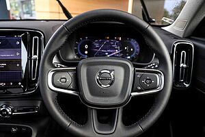 Volvo  XC40 Ultra, B4 AWD Mild hybrid, Petrol, Dark
