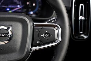 Volvo  XC40 Ultra, B4 AWD Mild hybrid, Petrol, Dark