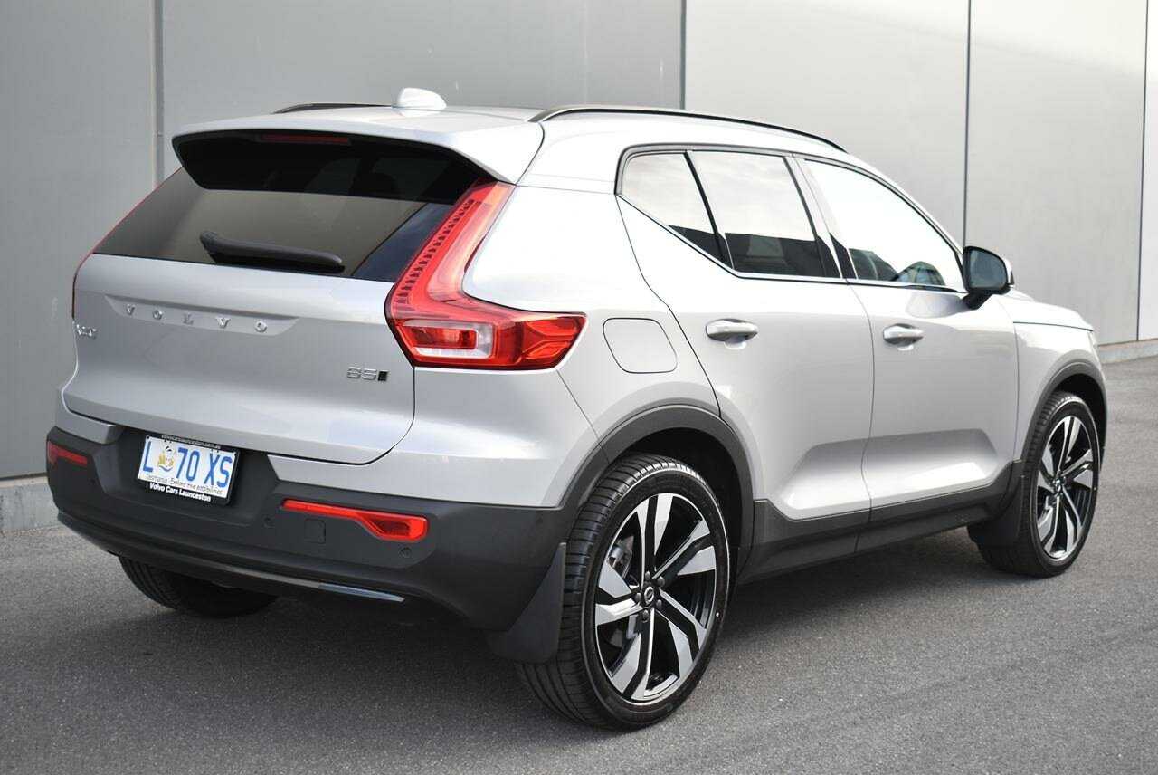 Volvo  XC40 Ultimate, B5 Mild Hybrid, Petrol, Dark