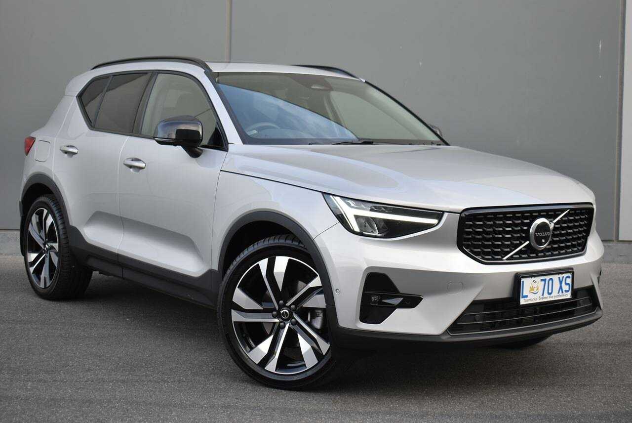 Volvo  XC40 Ultimate, B5 Mild Hybrid, Petrol, Dark