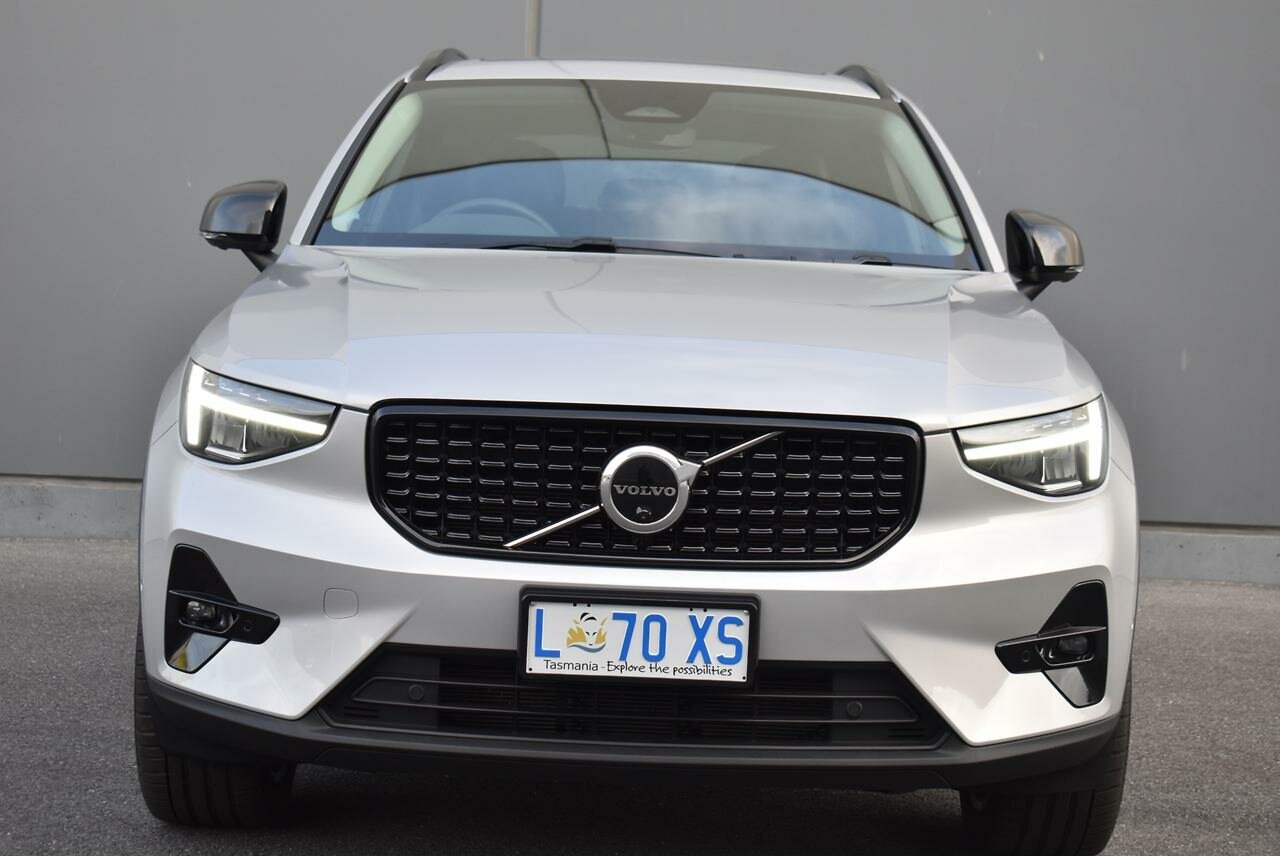 Volvo  XC40 Ultimate, B5 Mild Hybrid, Petrol, Dark