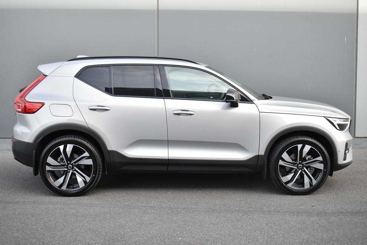 Volvo  XC40 Ultimate, B5 Mild Hybrid, Petrol, Dark