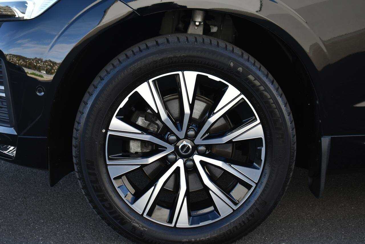 Volvo  XC60 Plus, B5 Mild Hybrid, Petrol