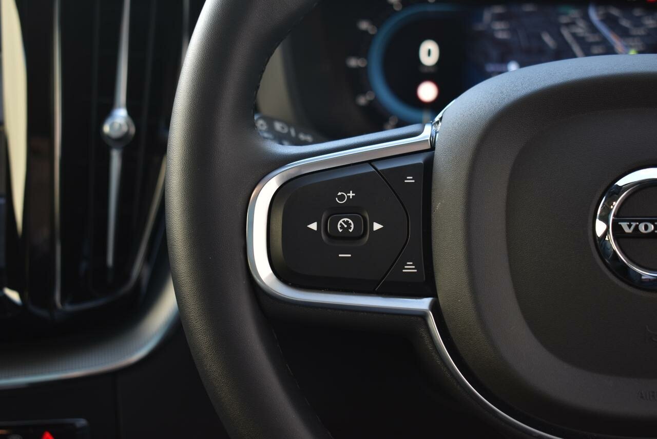 Volvo  XC60 Plus, B5 Mild Hybrid, Petrol