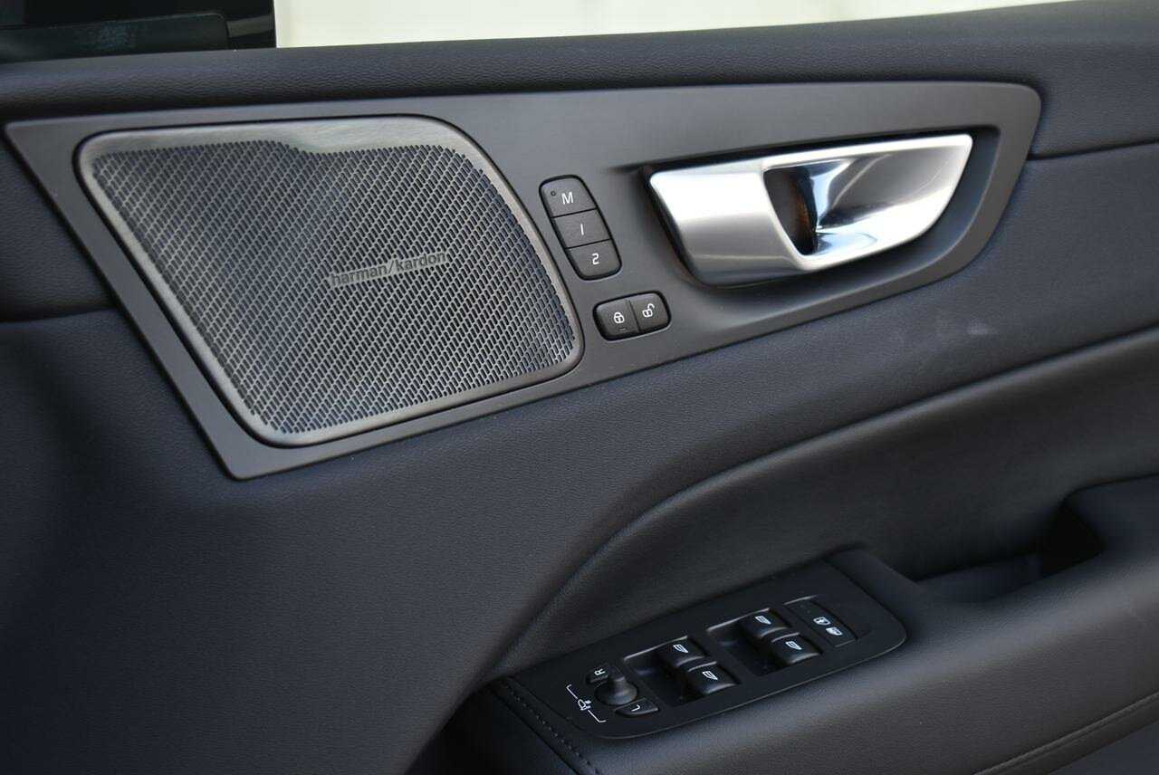 Volvo  XC60 Plus, B5 Mild Hybrid, Petrol