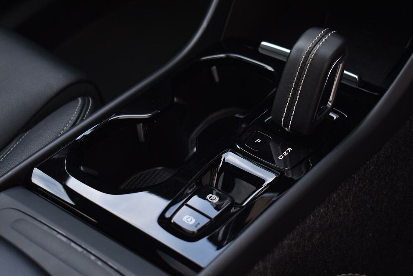 Volvo  XC40 R-Design, T5 AWD automatic