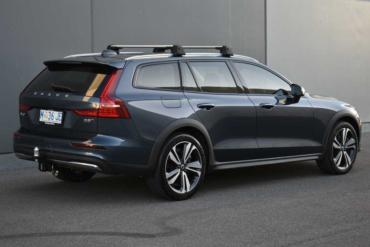 Volvo  V60 Cross Country Ultimate , B5 Mild Hybrid, Petrol