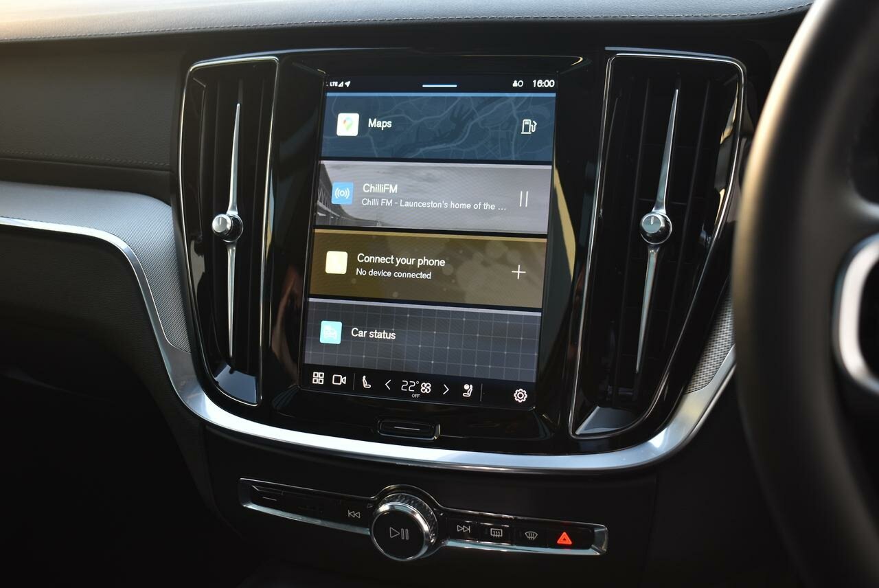 Volvo  V60 Cross Country Ultimate , B5 Mild Hybrid, Petrol