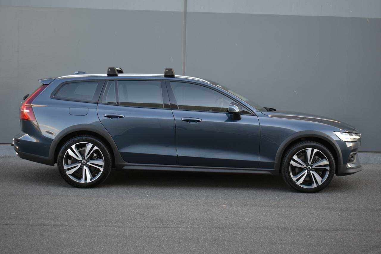Volvo  V60 Cross Country Ultimate , B5 Mild Hybrid, Petrol