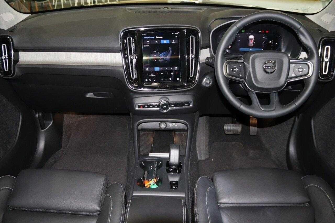 Volvo  XC40 Plus, B4 Mild Hybrid, Petrol