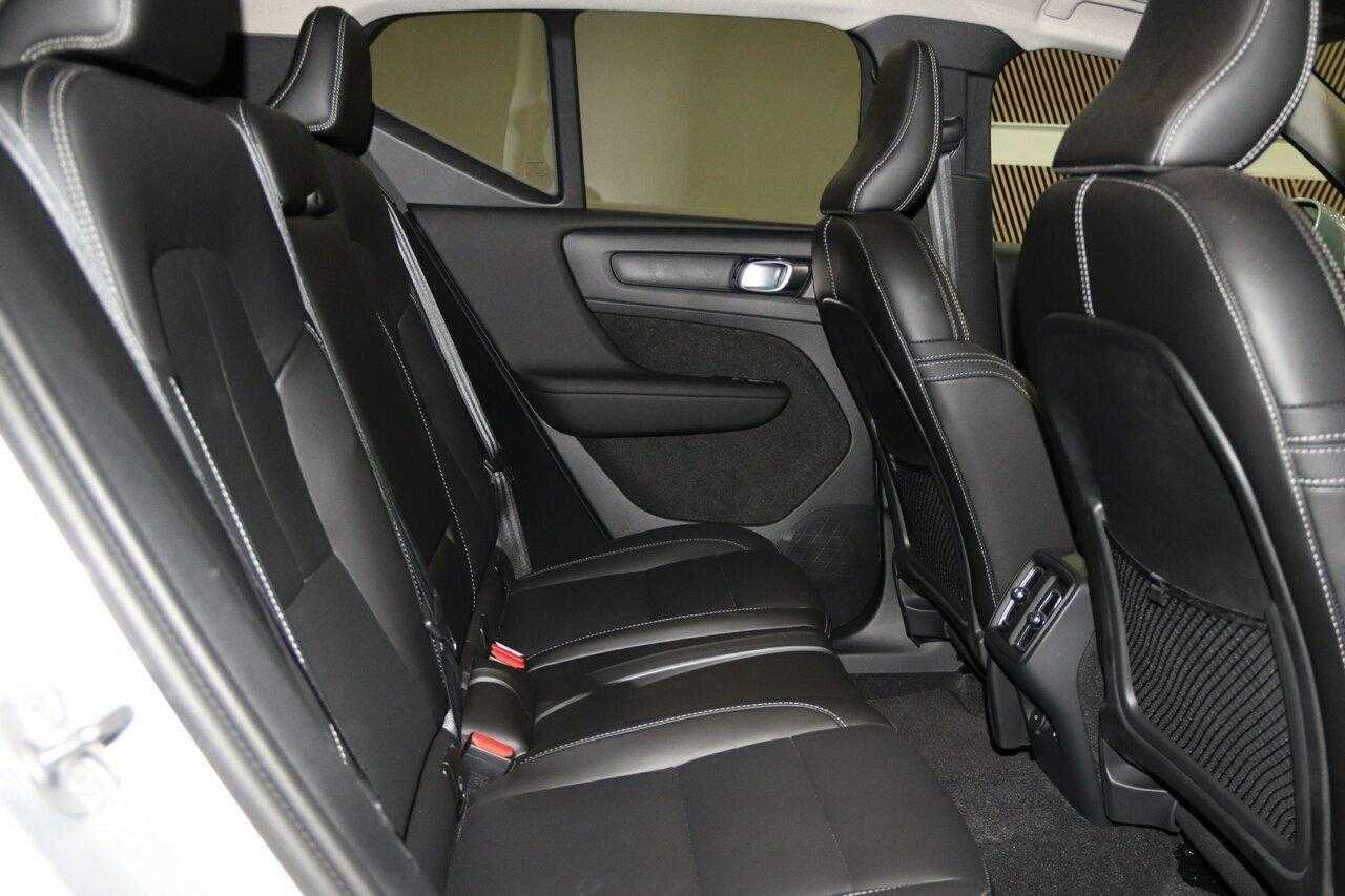 Volvo  XC40 Plus, B4 Mild Hybrid, Petrol