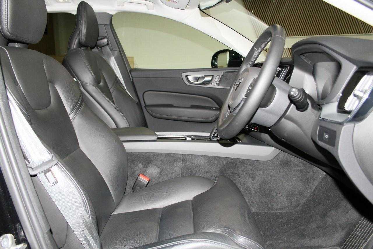 Volvo  XC60 Plus, B5 Mild Hybrid, Petrol
