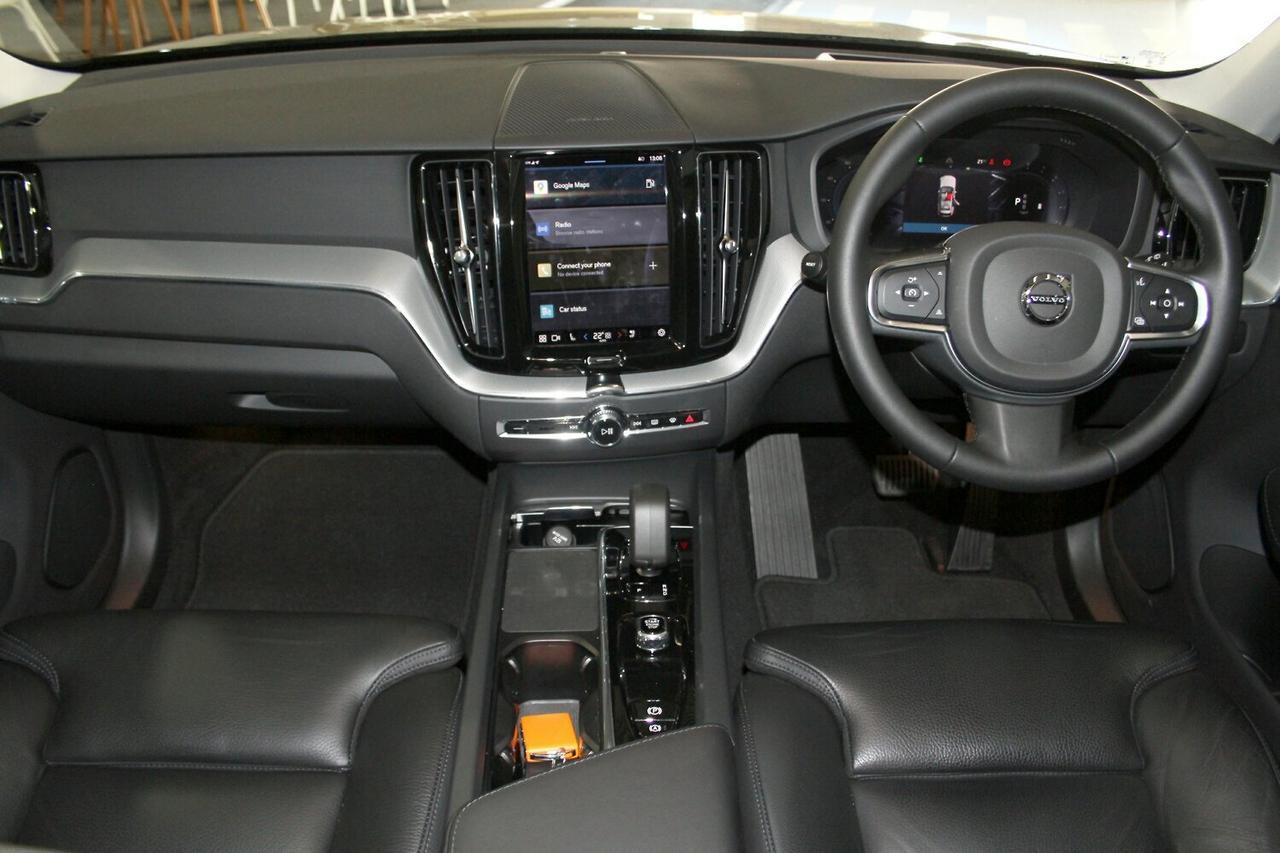 Volvo  XC60 Plus, B5 Mild Hybrid, Petrol