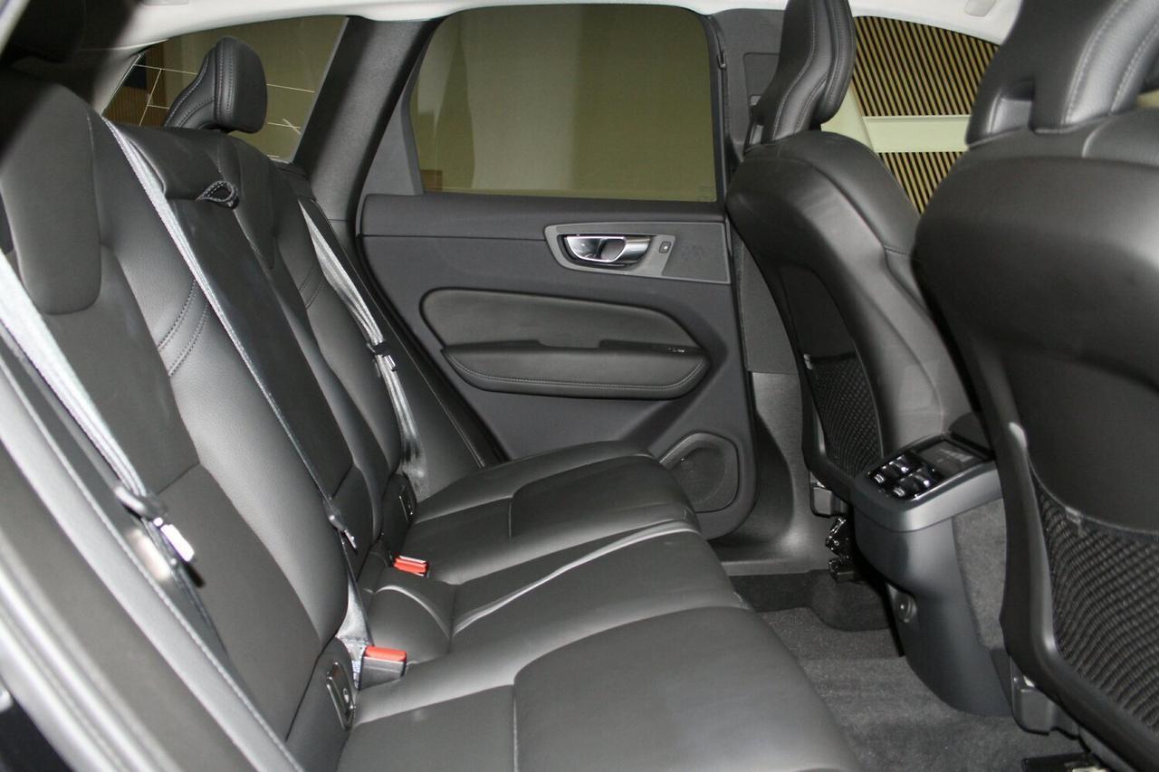 Volvo  XC60 Plus, B5 Mild Hybrid, Petrol