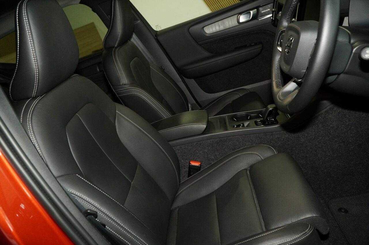 Volvo  XC40 Plus, B4 Mild Hybrid, Petrol