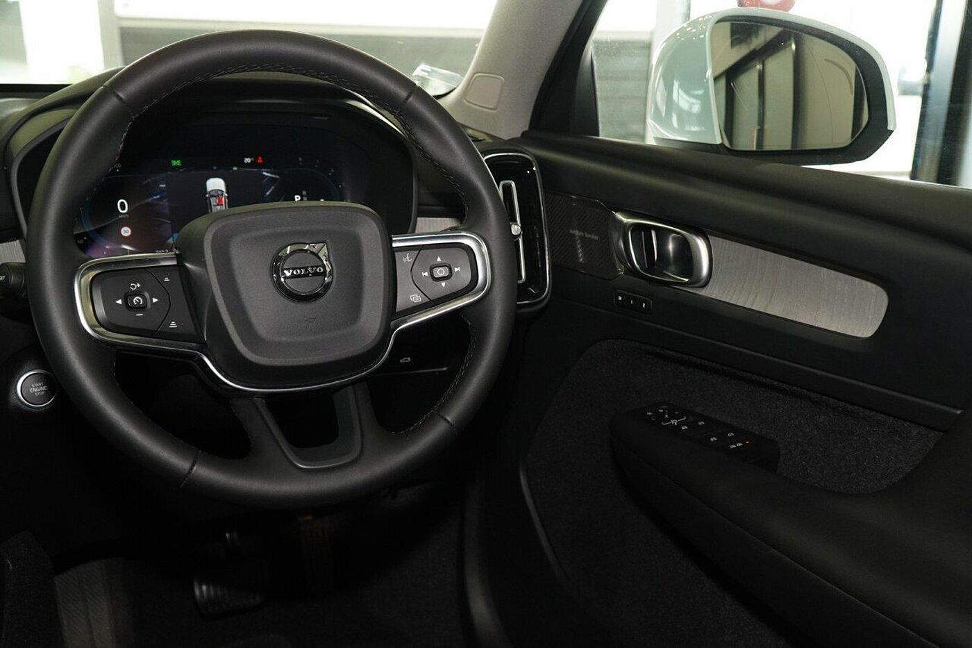 Volvo  XC40 Ultimate, B4 Mild Hybrid, Petrol, Bright