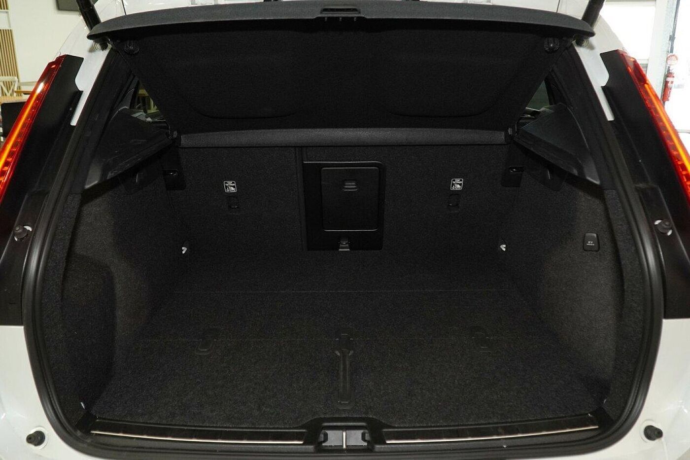 Volvo  XC40 Ultimate, B4 Mild Hybrid, Petrol, Bright