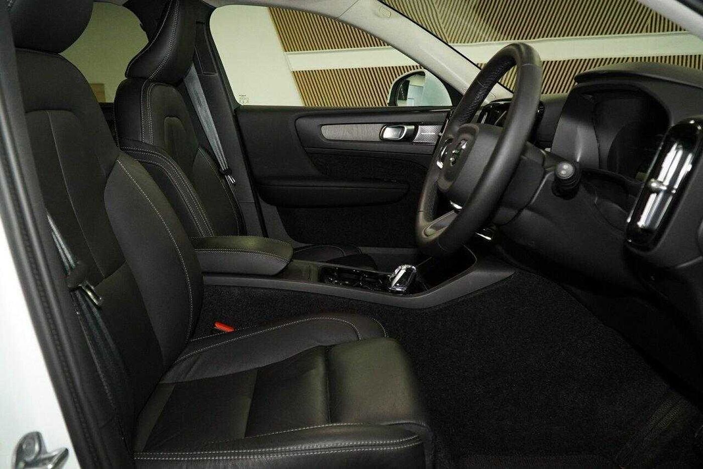 Volvo  XC40 Ultimate, B4 Mild Hybrid, Petrol, Bright