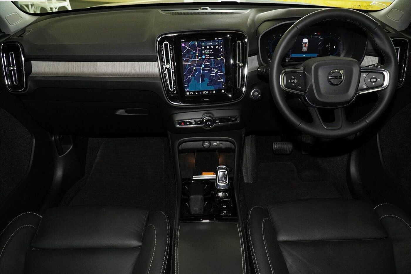 Volvo  XC40 Ultimate, B4 Mild Hybrid, Petrol, Bright