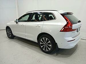 Volvo  UZ MY23 Plus B5 AWD