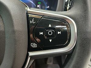 Volvo  XC60 Recharge Ultimate, T8 Plug-In Hybrid, Electric/Petrol, Dark