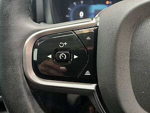 Volvo  XC60 Recharge Ultimate, T8 Plug-In Hybrid, Electric/Petrol, Dark