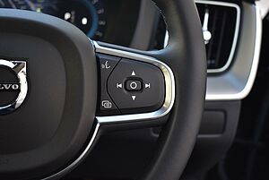 Volvo  XC60 Plus, B5 Mild Hybrid, Petrol