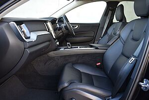 Volvo  XC60 Plus, B5 Mild Hybrid, Petrol