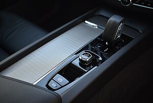 Volvo  XC60 Plus, B5 Mild Hybrid, Petrol