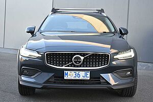 Volvo  V60 Cross Country Ultimate , B5 Mild Hybrid, Petrol