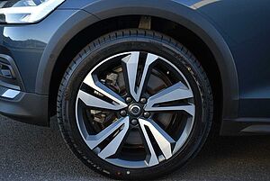 Volvo  V60 Cross Country Ultimate , B5 Mild Hybrid, Petrol