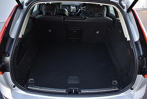 Volvo  UZ MY22 B5 AWD Momentum