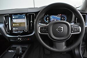 Volvo  UZ MY22 B5 AWD Momentum