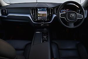 Volvo  UZ MY22 B5 AWD Momentum