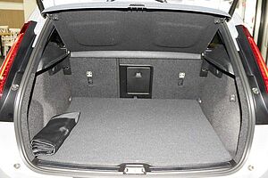 Volvo  XC40 Plus, B4 Mild Hybrid, Petrol
