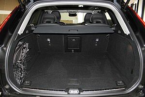 Volvo  XC60 Plus, B5 Mild Hybrid, Petrol
