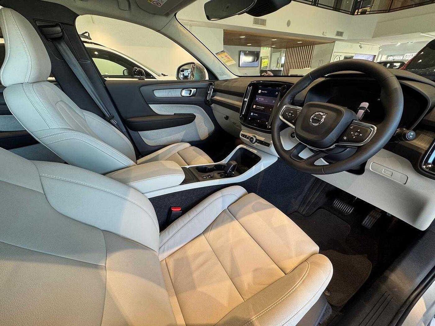 Volvo  XC40 Plus, B4 Mild hybrid, Petrol