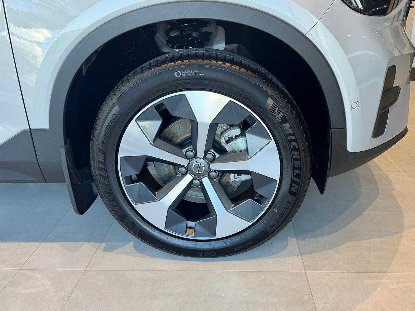 Volvo  XC40 Plus, B4 Mild hybrid, Petrol